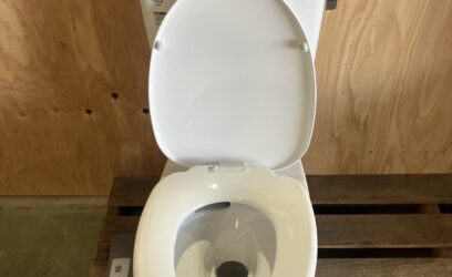 愛知県知多半島のお客様から「トイレ TOTO ピュアレストＱＲ」買取させていただきました。